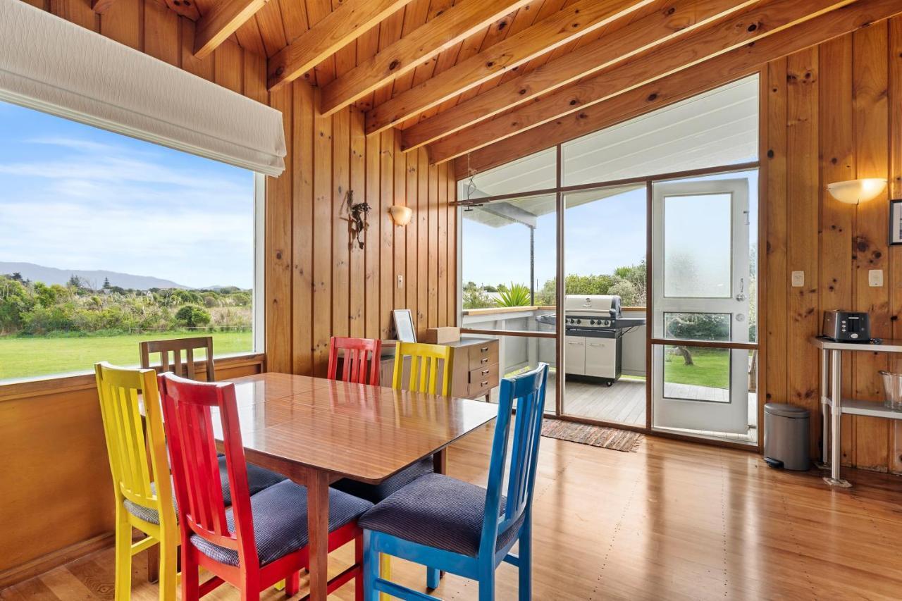 Queenie - Waikanae Beach Holiday Home Экстерьер фото