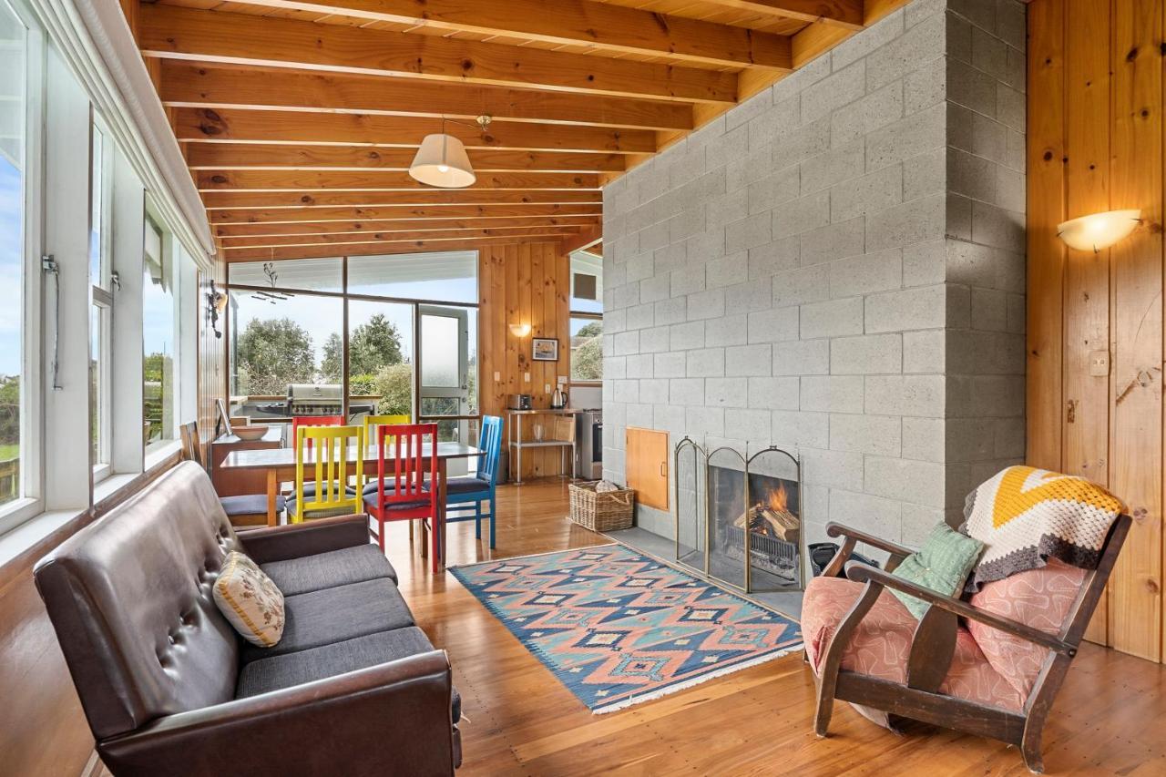 Queenie - Waikanae Beach Holiday Home Экстерьер фото