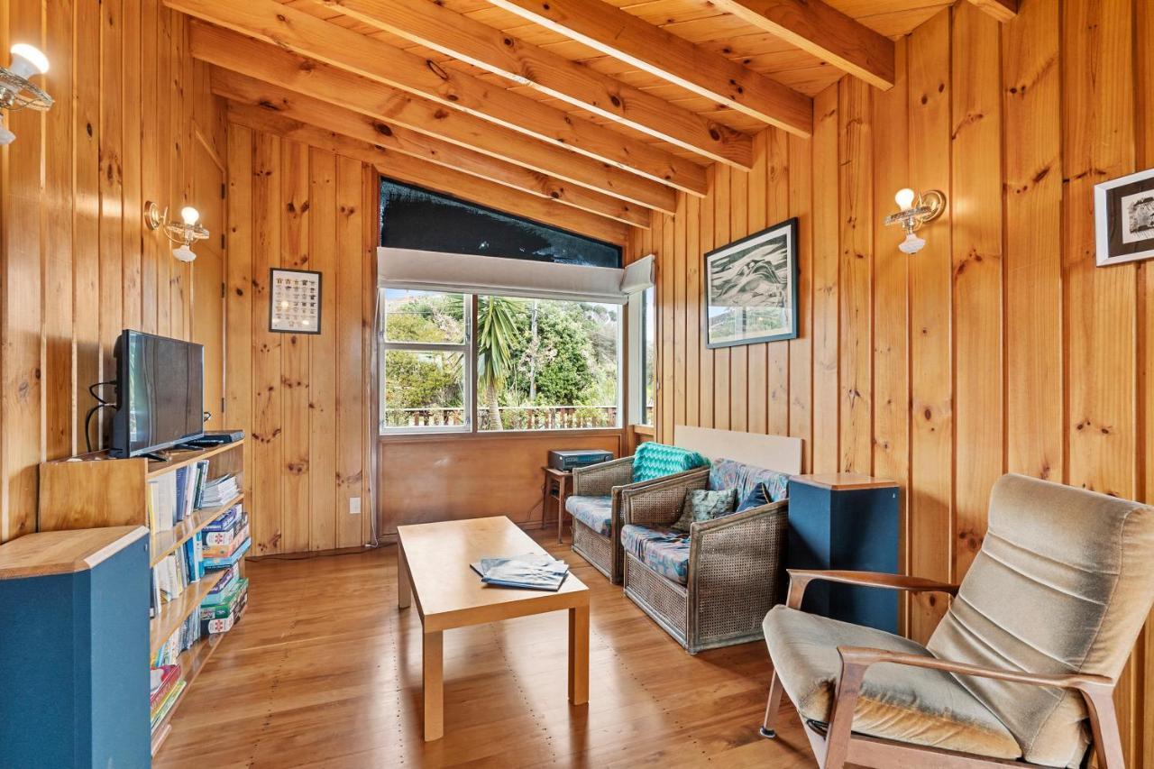 Queenie - Waikanae Beach Holiday Home Экстерьер фото