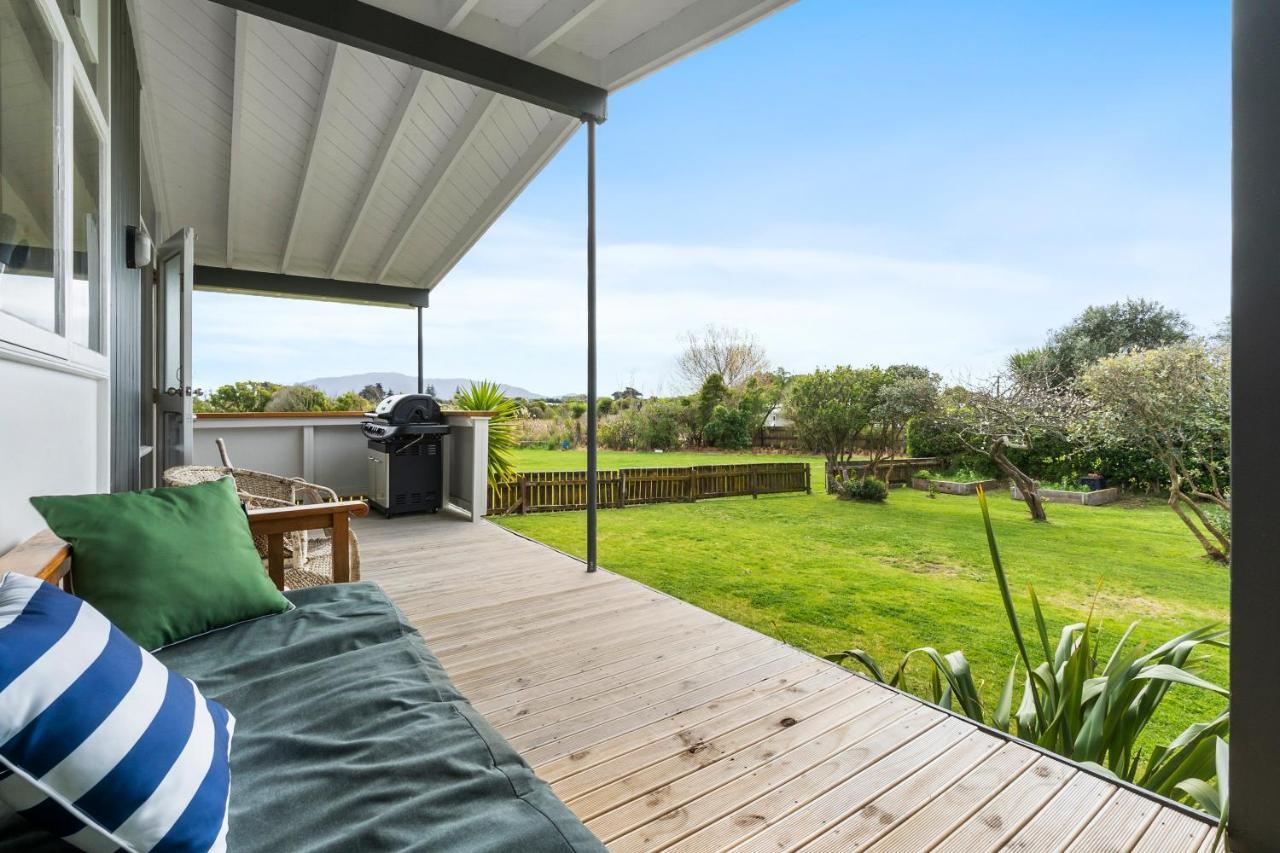 Queenie - Waikanae Beach Holiday Home Экстерьер фото