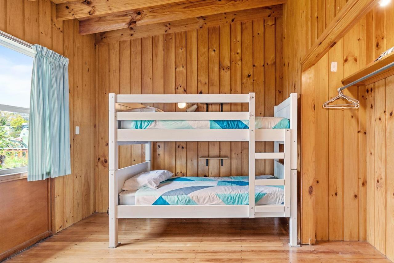 Queenie - Waikanae Beach Holiday Home Экстерьер фото