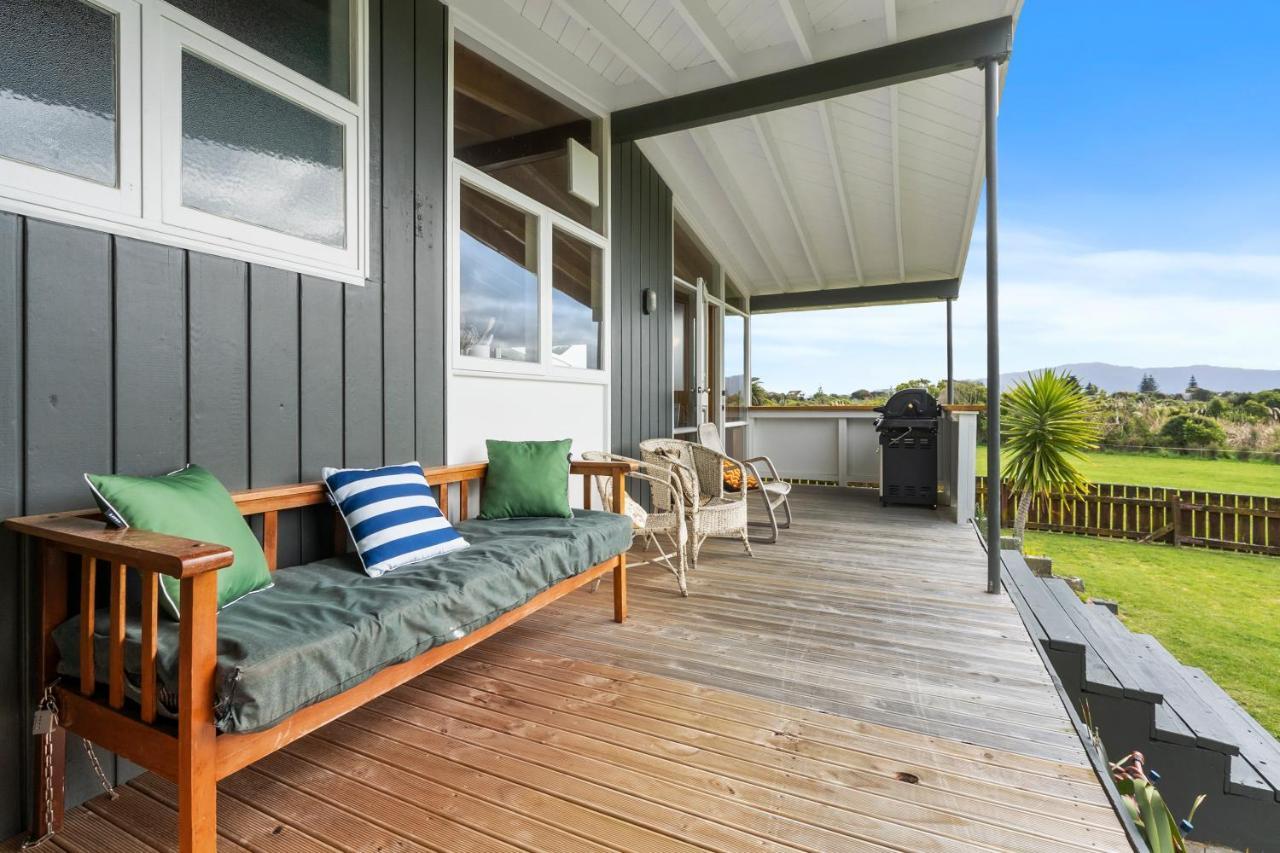 Queenie - Waikanae Beach Holiday Home Экстерьер фото